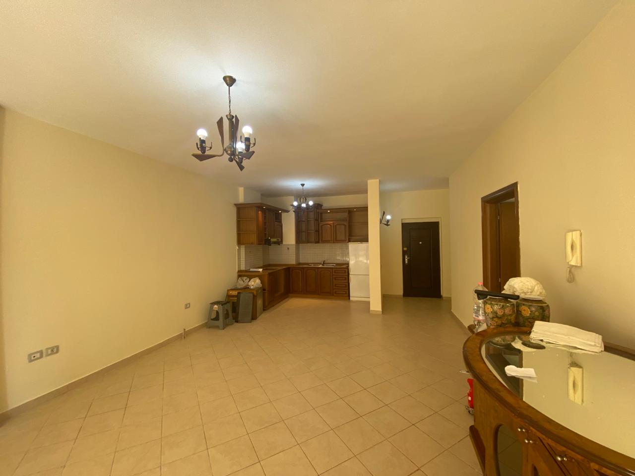 Qera, Ambient Biznesi, Rruga e Elbasanit, Tiranë - 650€ | 89m²