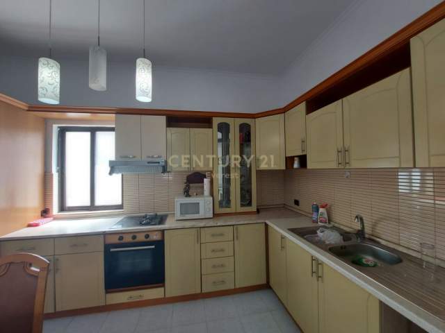 Tirane, jepet me qera apartament 3+1+A+BLK Kati 1, 150 m² 350 Euro (Laprake)