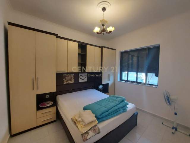 Tirane, jepet me qera apartament 3+1+A+BLK Kati 1, 150 m² 350 Euro (Laprake)