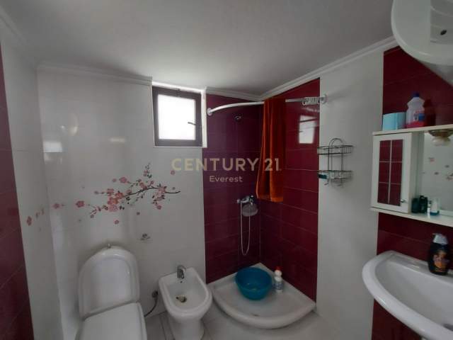 Tirane, jepet me qera apartament 3+1+A+BLK Kati 1, 150 m² 350 Euro (Laprake)
