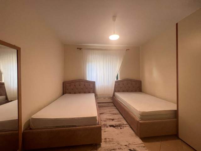 Tirane, jepet me qera apartament 1+1 Kati 1, 65 m² 400 Euro (21dhjetori)