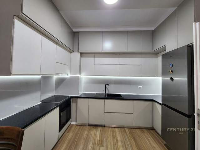 Tirane, shes apartament 2+1 180.000 Euro (Kompleksi Magnet)