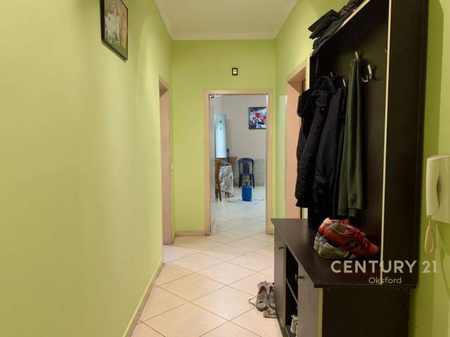 Tirane, shes apartament 1+1+BLK Kati 1, 130.000 Euro (kopshti Zoologjik)