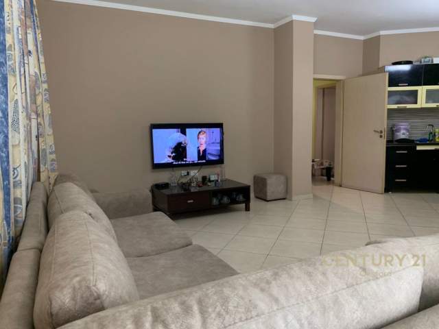 Tirane, shes apartament 1+1+BLK Kati 1, 130.000 Euro (kopshti Zoologjik)