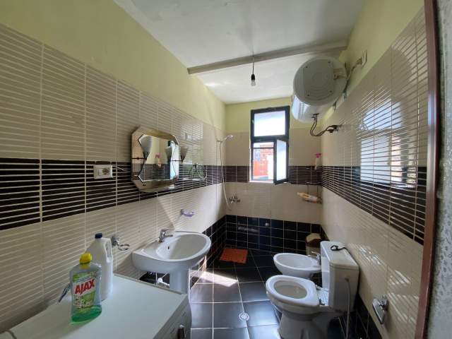 Tirane, jepet me qera apartament 3+1+BLK Kati 3, 80 m² 450 Euro (Myslym shyri)