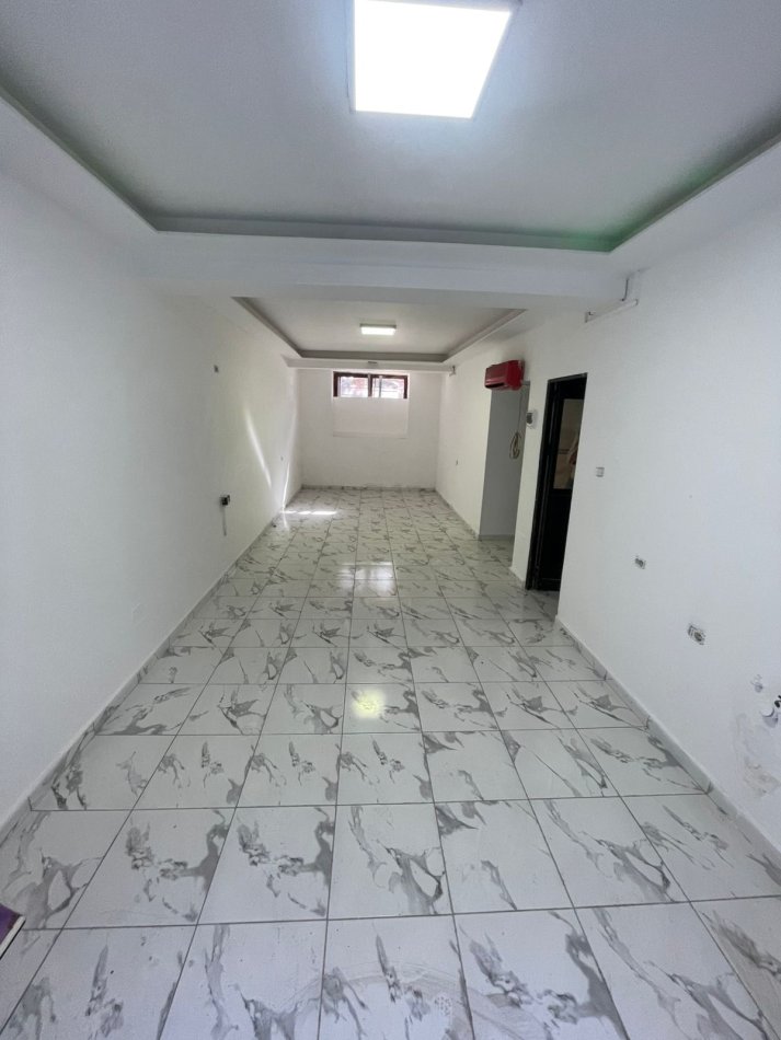 Tirane, jepet me qera ambjent biznesi Kati 1, 45 m² 400 € (Rruga e Dibres)