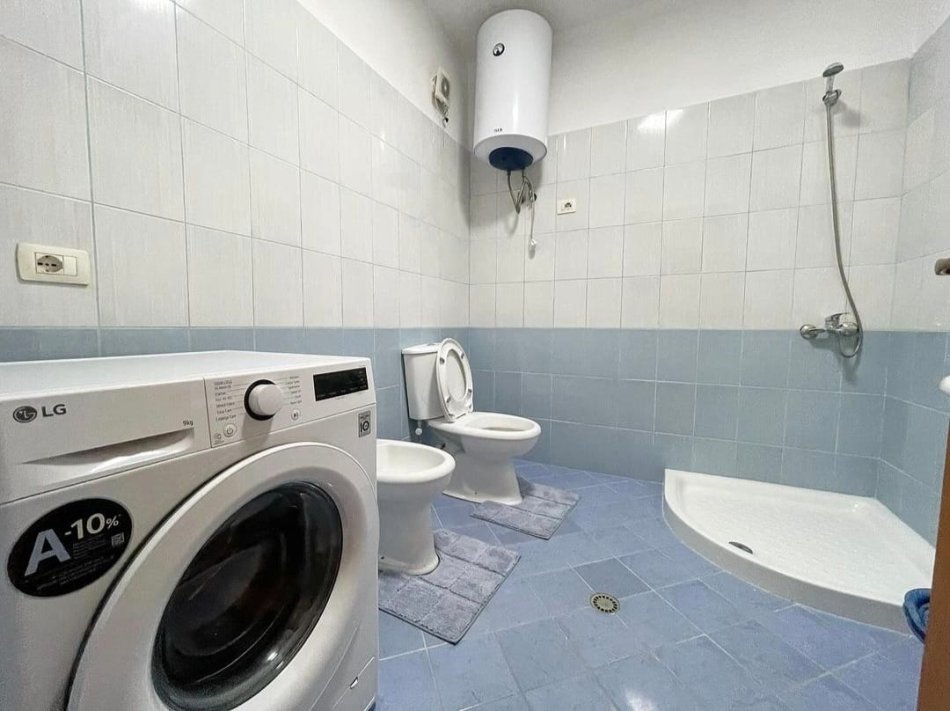 Tirane, jepet me qera apartament 2+1 Kati 4, 90 m² 550 € (astir)