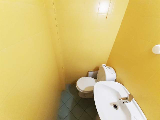 Tirane, jepet me qera ambjent biznesi 36 m² 46.000 Leke