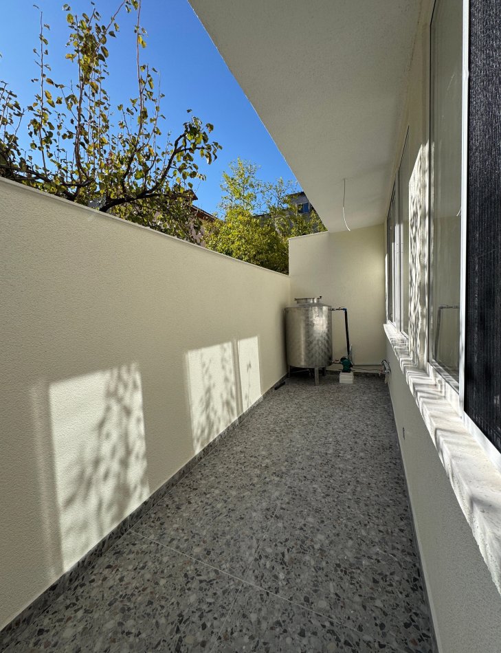 Tirane, jepet me qera apartament 1+1 Kati 0, 80 m² 600 € (Irfan Tomini)
