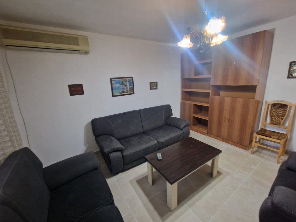 Tirane, jepet me qera apartament 3+1 Kati 4, 85 m² 550 € (21 Dhjetori , Mozaiku i Tiranes)