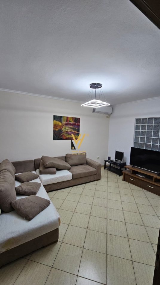 Tirane, jepet me qera apartament 2+1+Ballkon Kati 4, 67 m² 500 € (RRUGA FERIT XHAJKO)