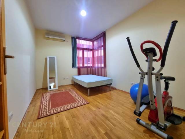 Tirane, jepet me qera apartament 3+1 Kati 3, 146 m² 800 Euro (Stadiumi Air albania)