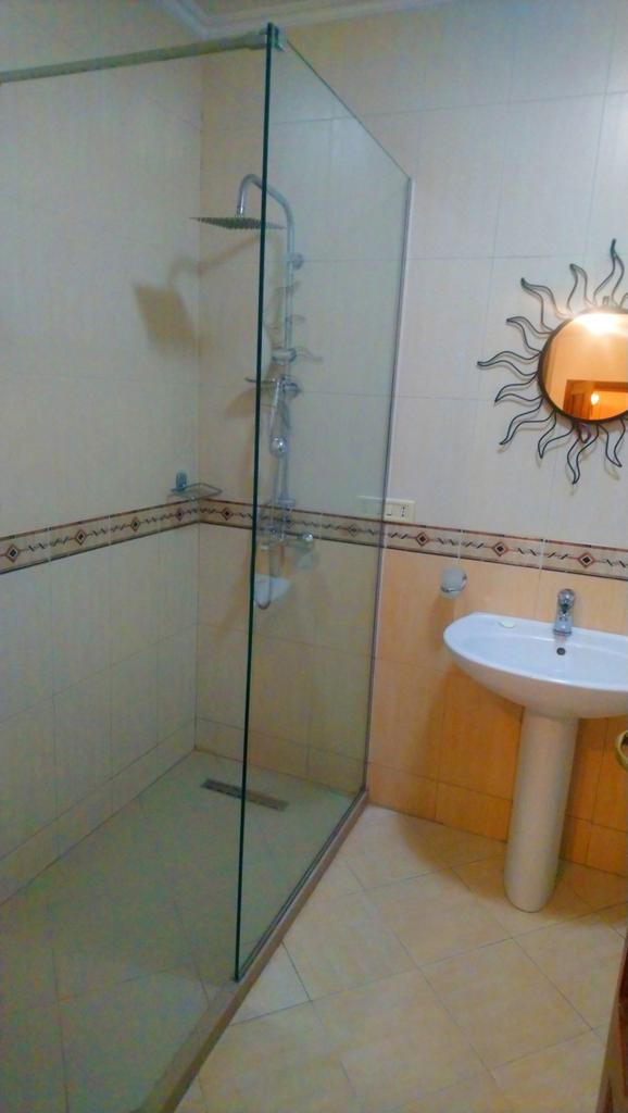 Tirane, jepet me qera apartament 2+1+BLK Kati 6, 80 m² 450 Euro (piazza)