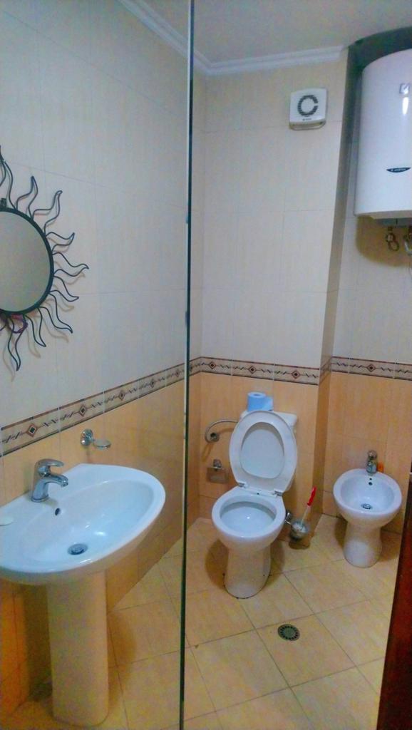 Tirane, jepet me qera apartament 2+1+BLK Kati 6, 80 m² 450 Euro (piazza)