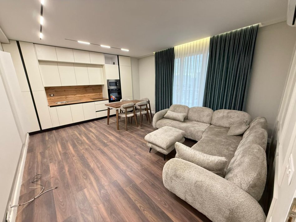 Tirane, jepet me qera 1+1 Kati 5, 60 m² 700 € (Fusha aviacionit)
