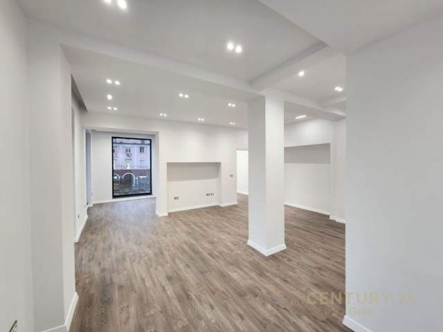 Tirane, jepet me qera zyre Kati 1, 76 m² 1.500 Euro (Taivani)
