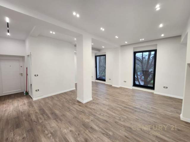 Tirane, jepet me qera zyre Kati 1, 76 m² 1.500 Euro (Taivani)
