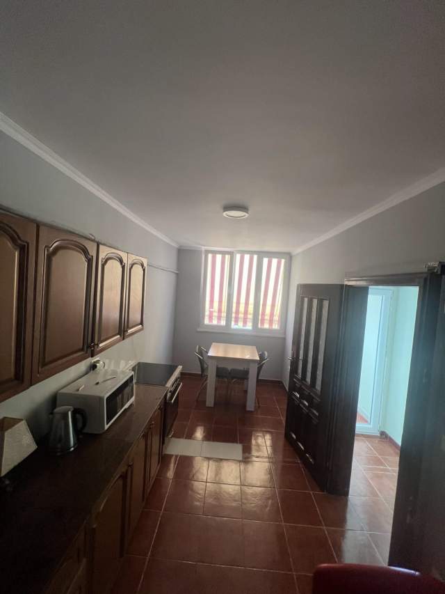 Tirane, jepet me qera apartament 3+1+A+BLK Kati 9, 125 m² 700 Euro (rruga Medar Shtylla)
