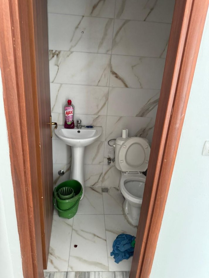 Tirane, jepet me qera ambjent biznesi Kati 1, 60 m² 450 € (Astir)
