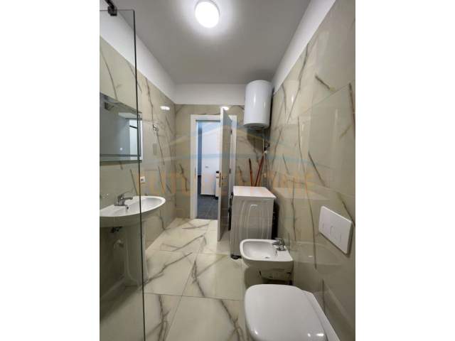 Tirane, jepet me qera apartament 1+1 Kati 7, 70 m² 400 Euro (Teodor Keko)