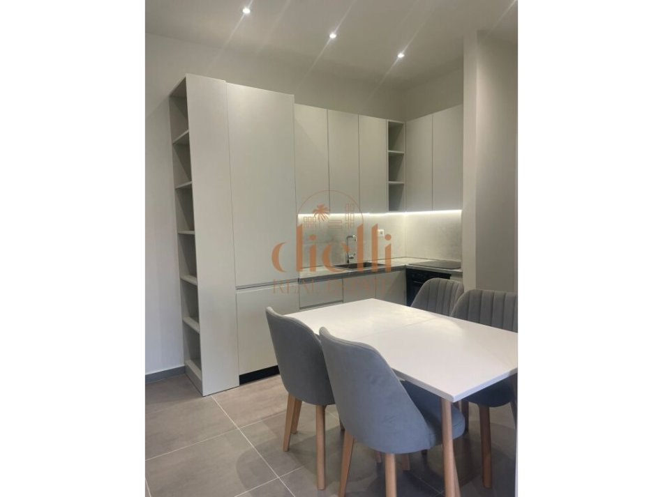 Tirane, jepet me qera apartament 1+1+Ballkon Kati 5, 500 € (Dajt prane Restorant 2 Luanet)