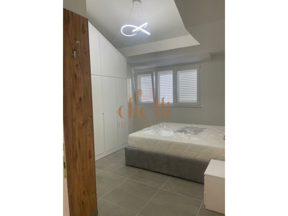 Tirane, jepet me qera apartament 1+1+Ballkon Kati 5, 500 € (Dajt prane Restorant 2 Luanet)