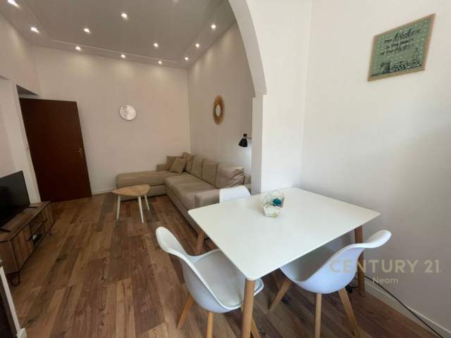 Tirane, jepet me qera apartament 1+1+BLK Kati 4, 440 Euro (Bar kafe roma)