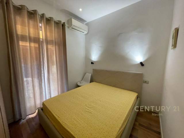 Tirane, jepet me qera apartament 1+1+BLK Kati 4, 440 Euro (Bar kafe roma)