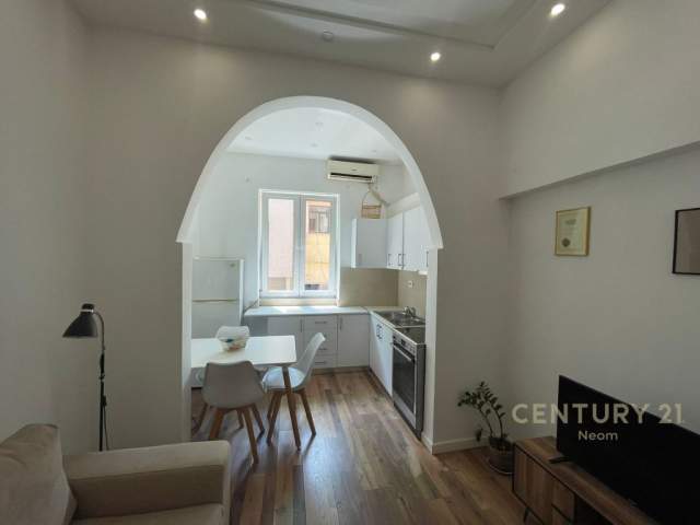Tirane, jepet me qera apartament 1+1+BLK Kati 4, 440 Euro (Bar kafe roma)