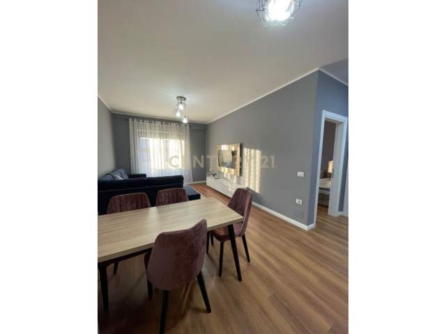 Tirane, jepet me qera apartament 2+1+A Kati 7, 107 m² 500 Euro (ASTIR)