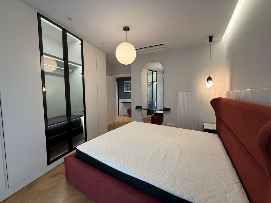 Tirane, jepet me qera apartament 1+1+Ballkon Kati 5, 72 m² 1.500 € (Liqeni Tiranes)