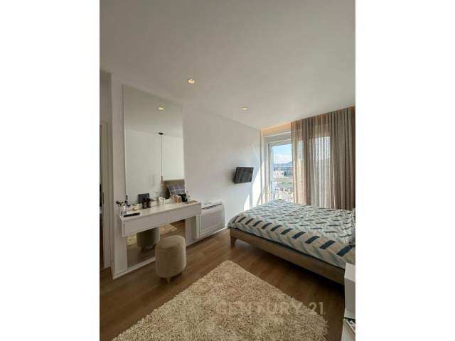 Tirane, jepet me qera apartament 2+1 750 Euro (21 dhjetori)