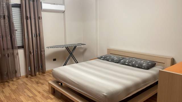 Tirane, jepet me qera apartament 2+1+BLK Kati 6, 100 m² 650 Euro (prane shkolles Asim Vokshi)