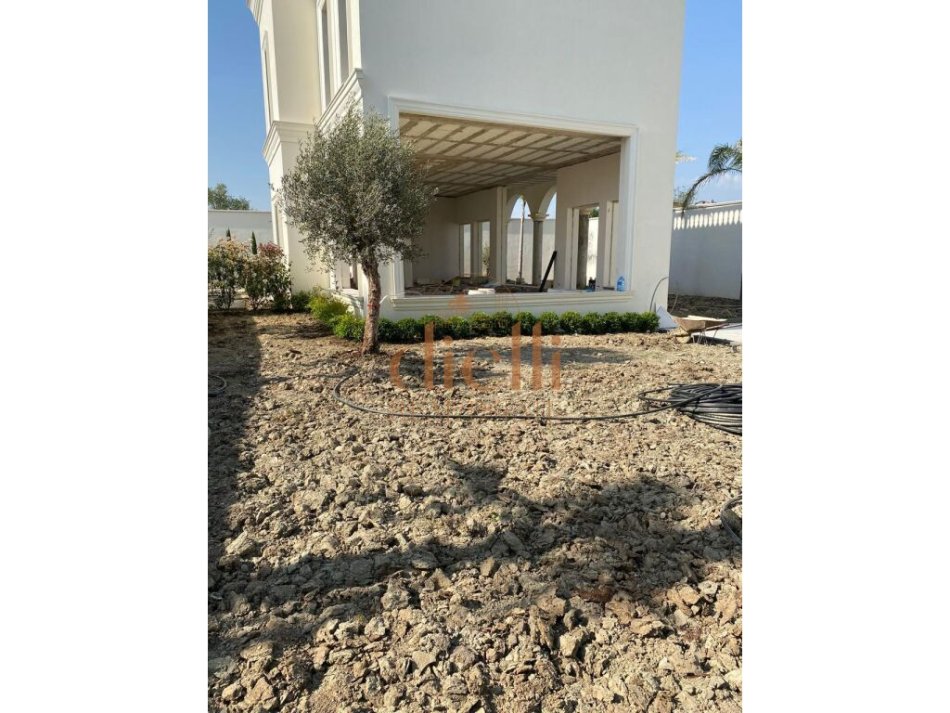 Tirane, shitet Vile 3+1+Aneks+Ballkon Kati 2, 122 m² (MJULLE - BATHORE)