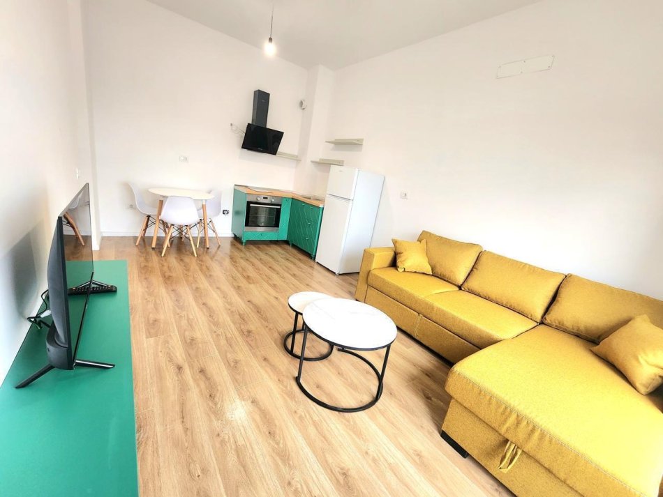 Tirane, jepet me qera apartament 1+1 Kati 2, 65 m² 360 € (Kompleksi Kaimi)
