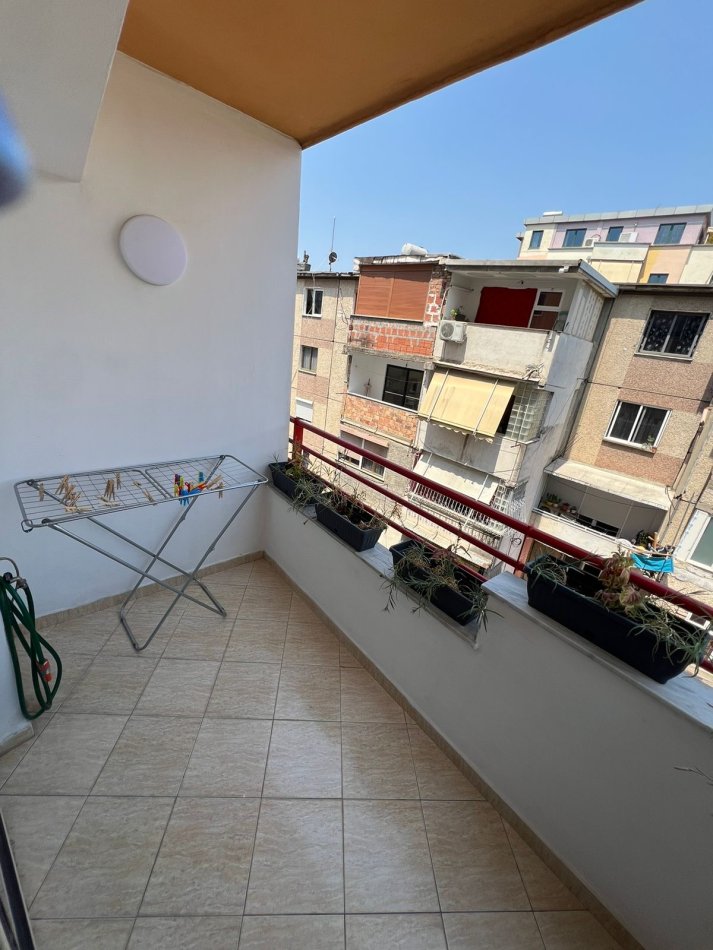 Tirane, jepet me qera apartament 1+1+Ballkon , 40 m² 400 € 