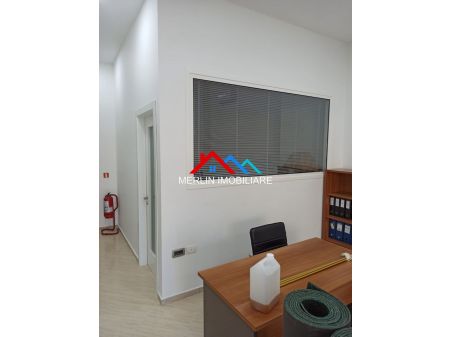 Tirane, shitet ambjent biznesi Kati 0, 80 m² 175.000 Euro (Komuna e Parisit)