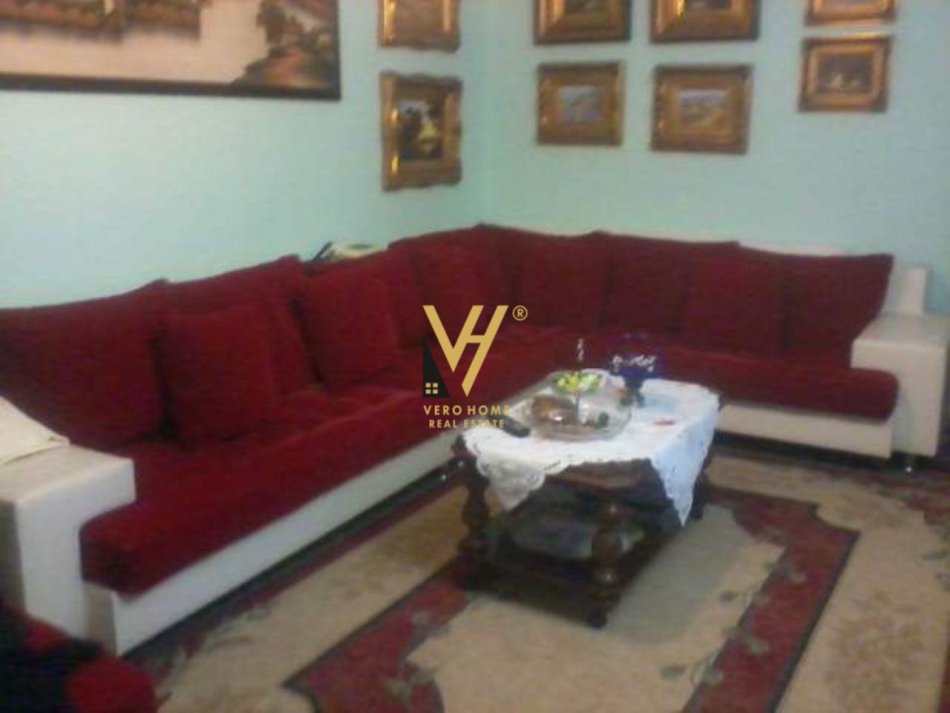 Tirane, shitet apartament 2+1+Ballkon Kati 4, 75 m² 184.000 € (QENDER)