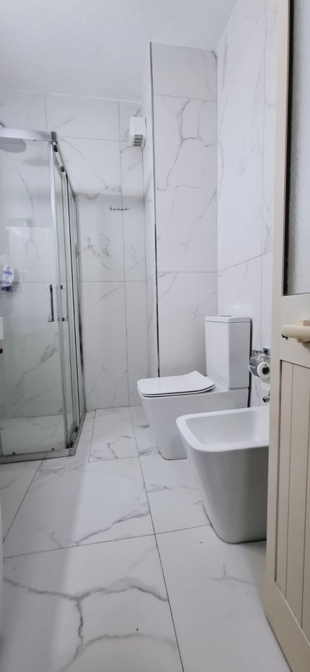 Tirane, jepet me qera apartament 1+1 Kati 2, 75 m² 600 € (Kopshti Botanik)
