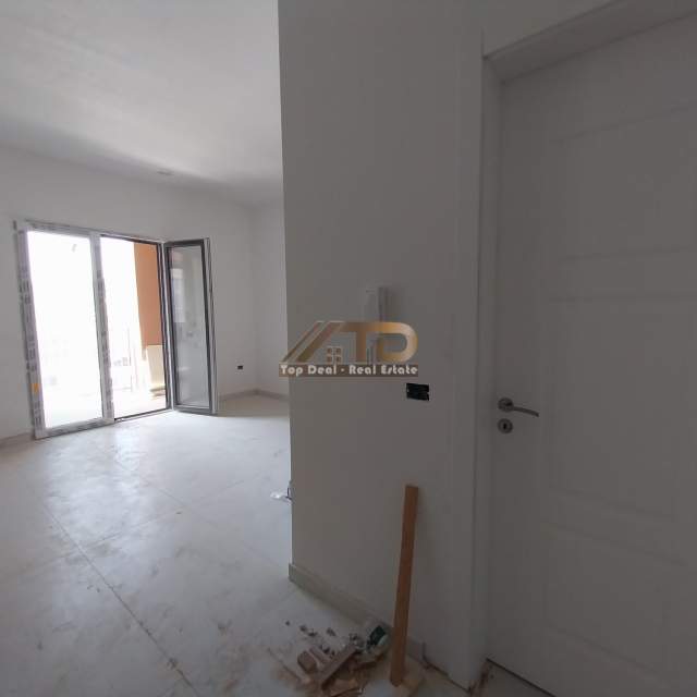 Tirane, jepet me qera ambjent biznesi Kati 2, 75 m² 400 Euro (Rruga Sokrat Miho)