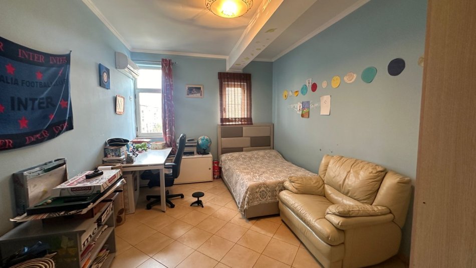 Tirane, shitet apartament 3+1 Kati 2, 136 m² 200.000 € (Porcelan)
