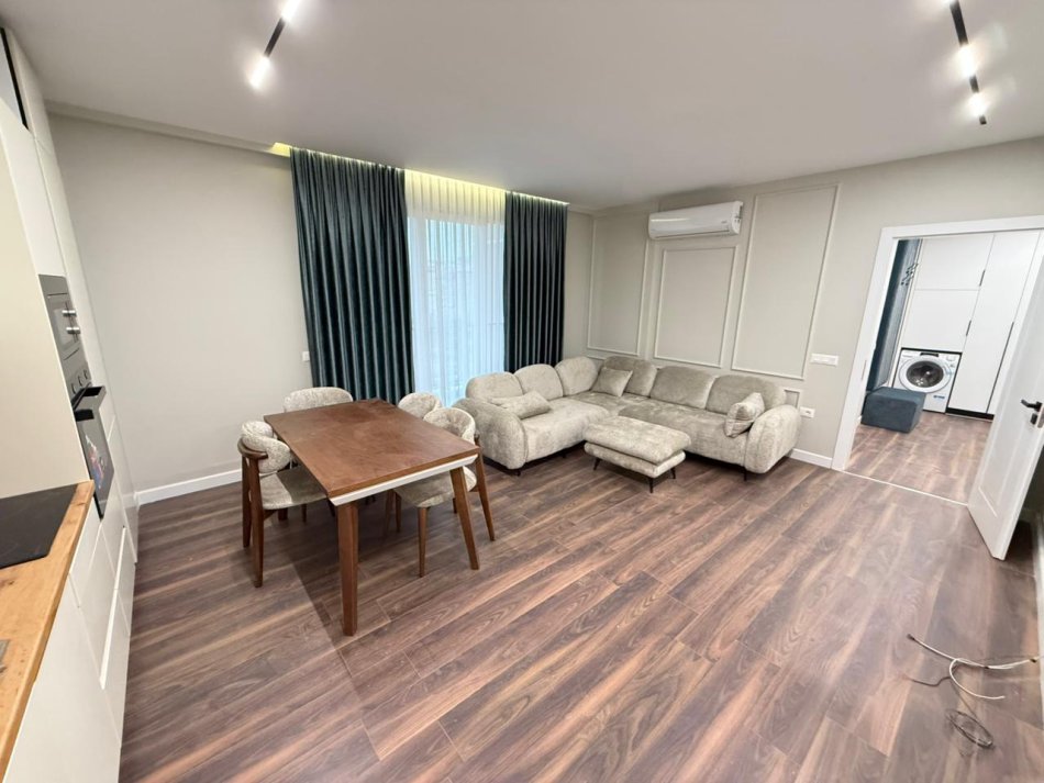 Tirane, jepet me qera apartament 1+1 Kati 5, 60 m² 700 € (fusha aviacionit)