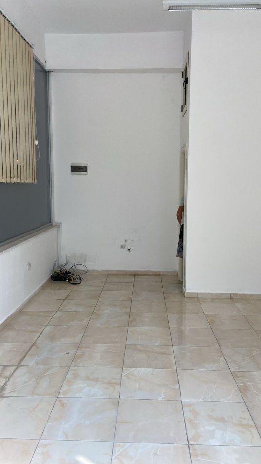 Tirane, jepet me qera ambjent biznesi Kati 1, 30 m² 300 € (Astir)