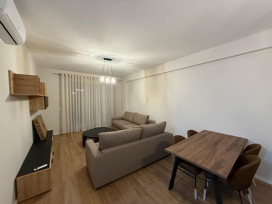 Tirane, jepet me qera apartament 2+1 Kati 3, 80 m² 700 € (don bosko)