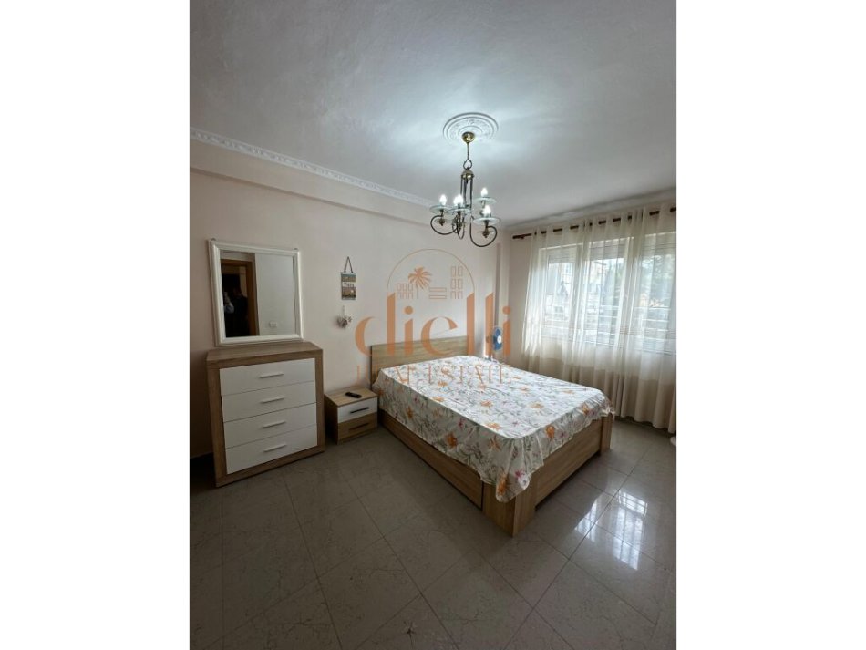 Tirane, jepet me qera apartament 2+1+Aneks+Ballkon Kati 2, 100 m² 650 € (Ish Garda)