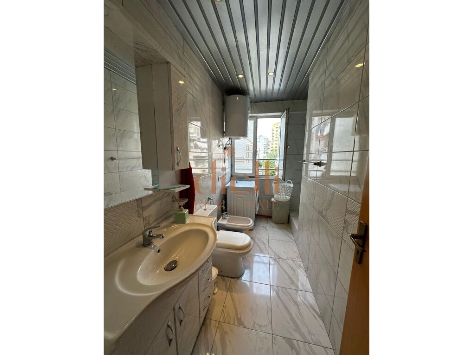 Tirane, jepet me qera apartament 2+1+Aneks+Ballkon Kati 2, 100 m² 650 € (Ish Garda)