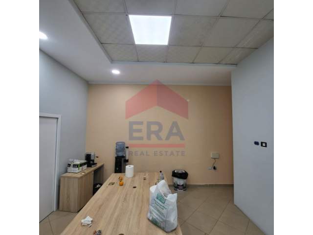 Tirane, jepet me qera zyre Kati 1, 112 m² 1.500 Euro (Bulevardi Zogu i pare)