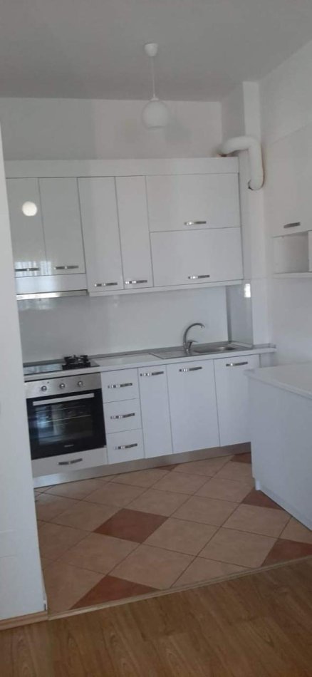 Tirane, jepet me qera apartament 2+1 Kati 3, 85 m² 450 € (Sauk)