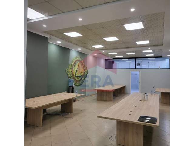 Tirane, jepet me qera zyre Kati 1, 112 m² 1.500 Euro (Bulevardi Zogu i pare)