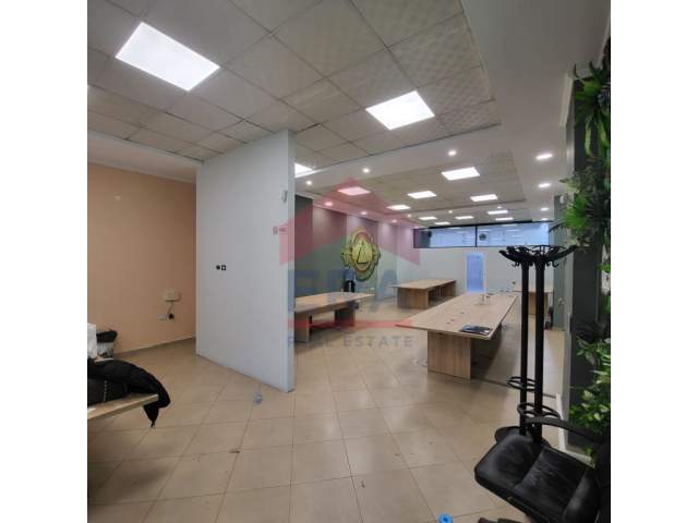 Tirane, jepet me qera zyre Kati 1, 112 m² 1.500 Euro (Bulevardi Zogu i pare)